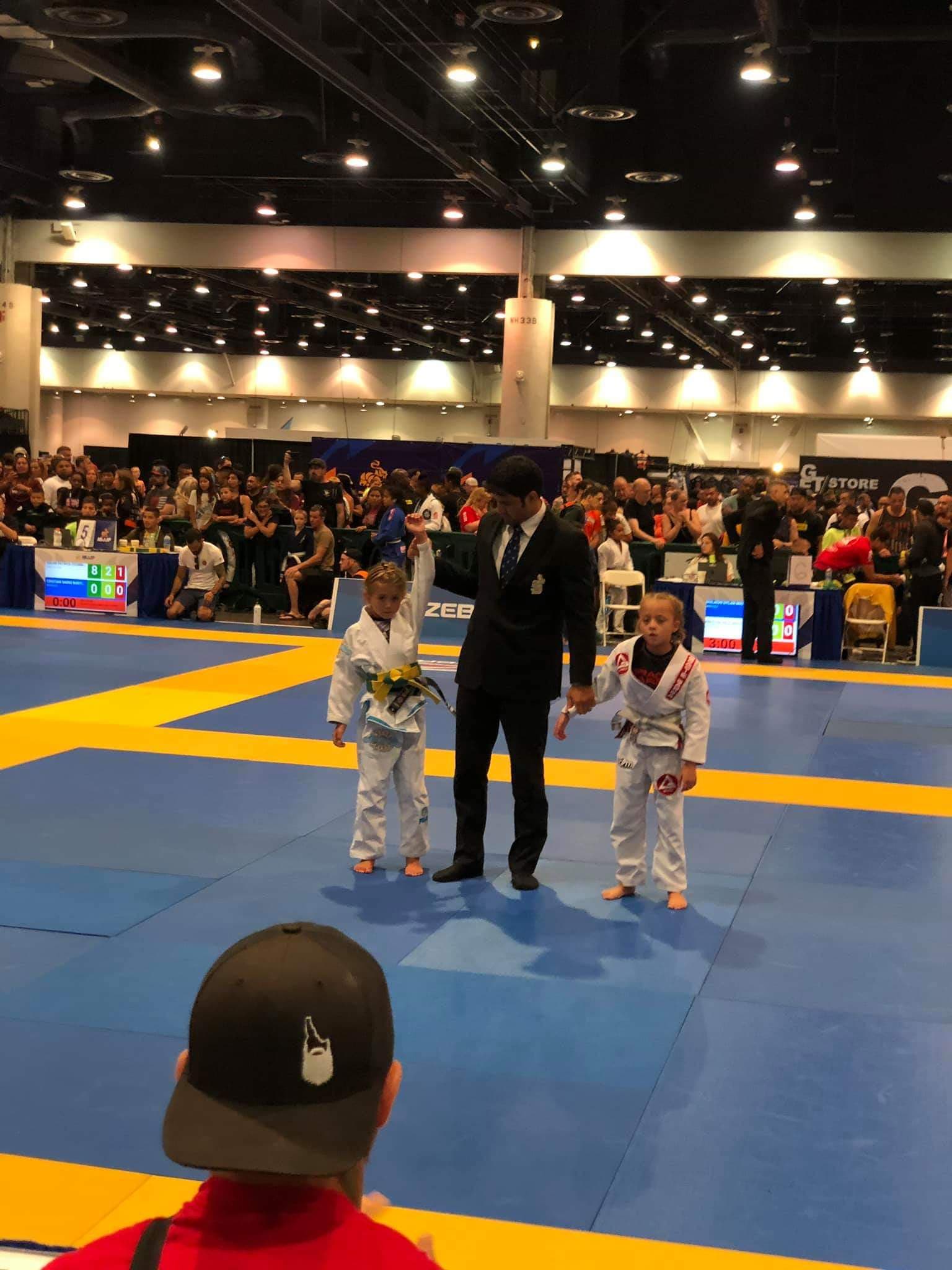 Evolet Elise Boris vinder en kamp til IBJJF Kids 2019 Las Vegas